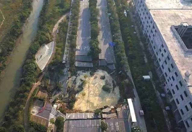 地鐵施工透水引發(fā)坍塌